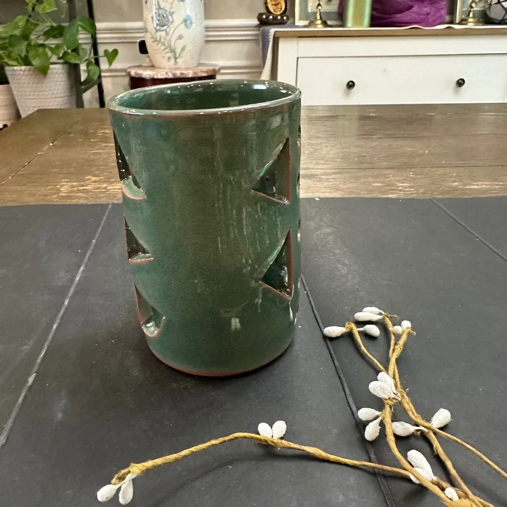 Annascaul Pottery excellent gently